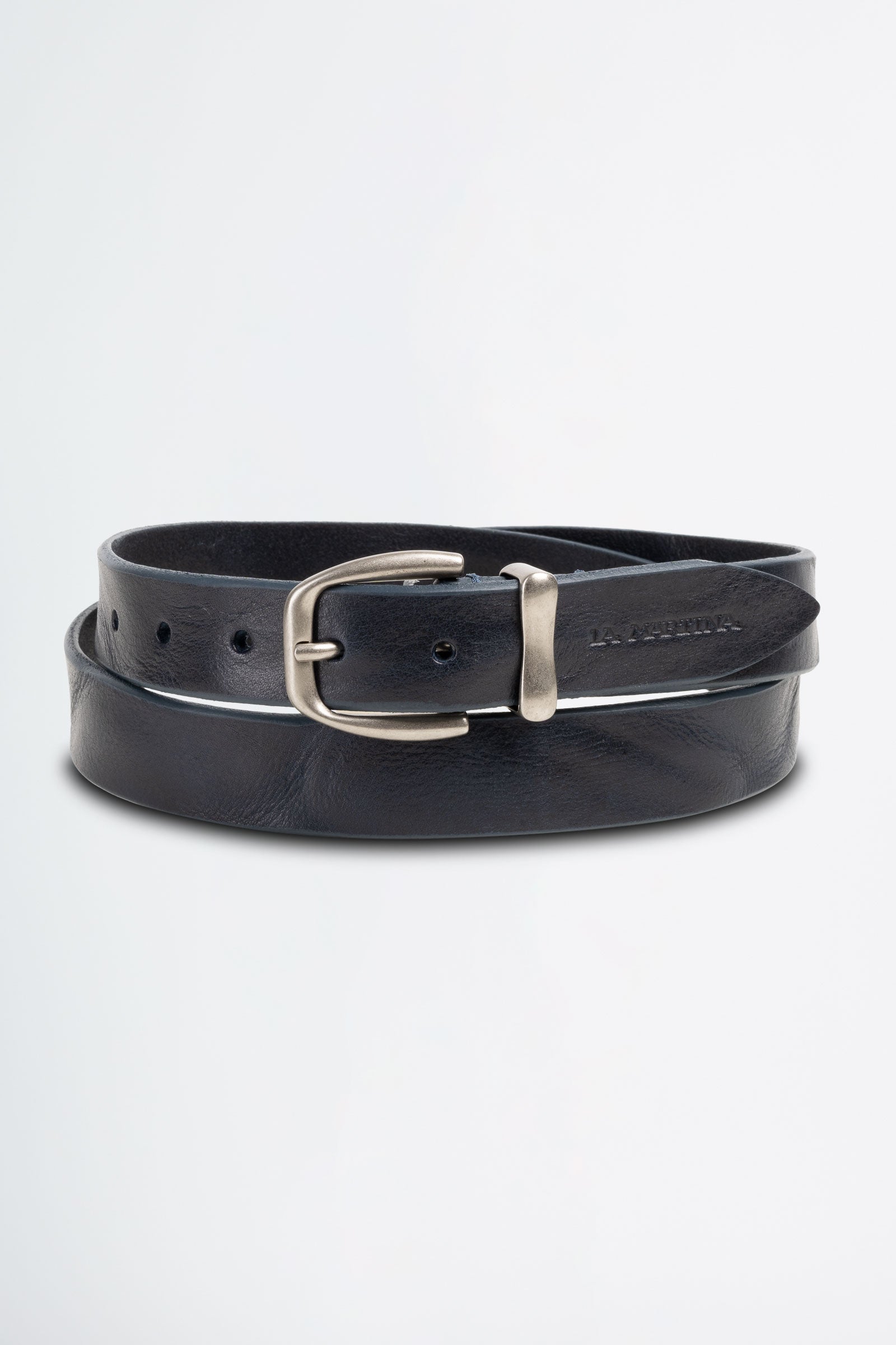 Belt in leather with buckle