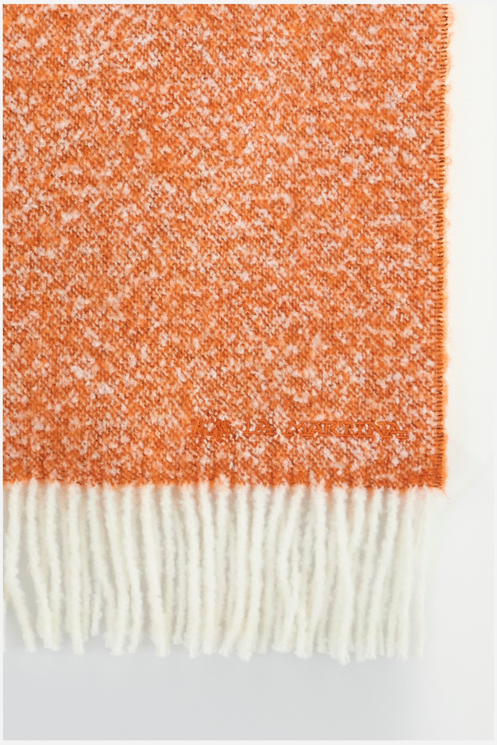 Scarf with fringes in wool blend