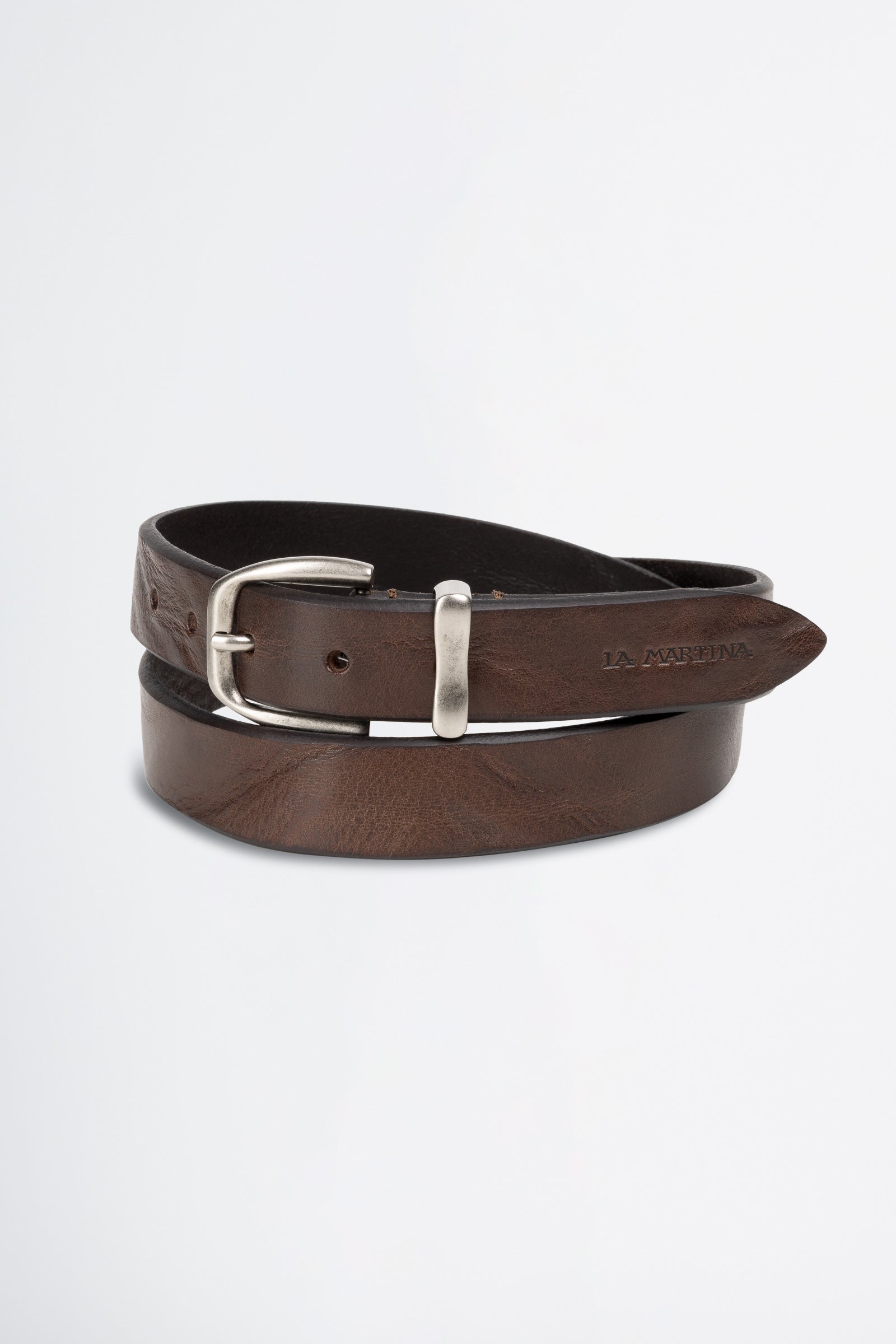 Belt in leather with buckle